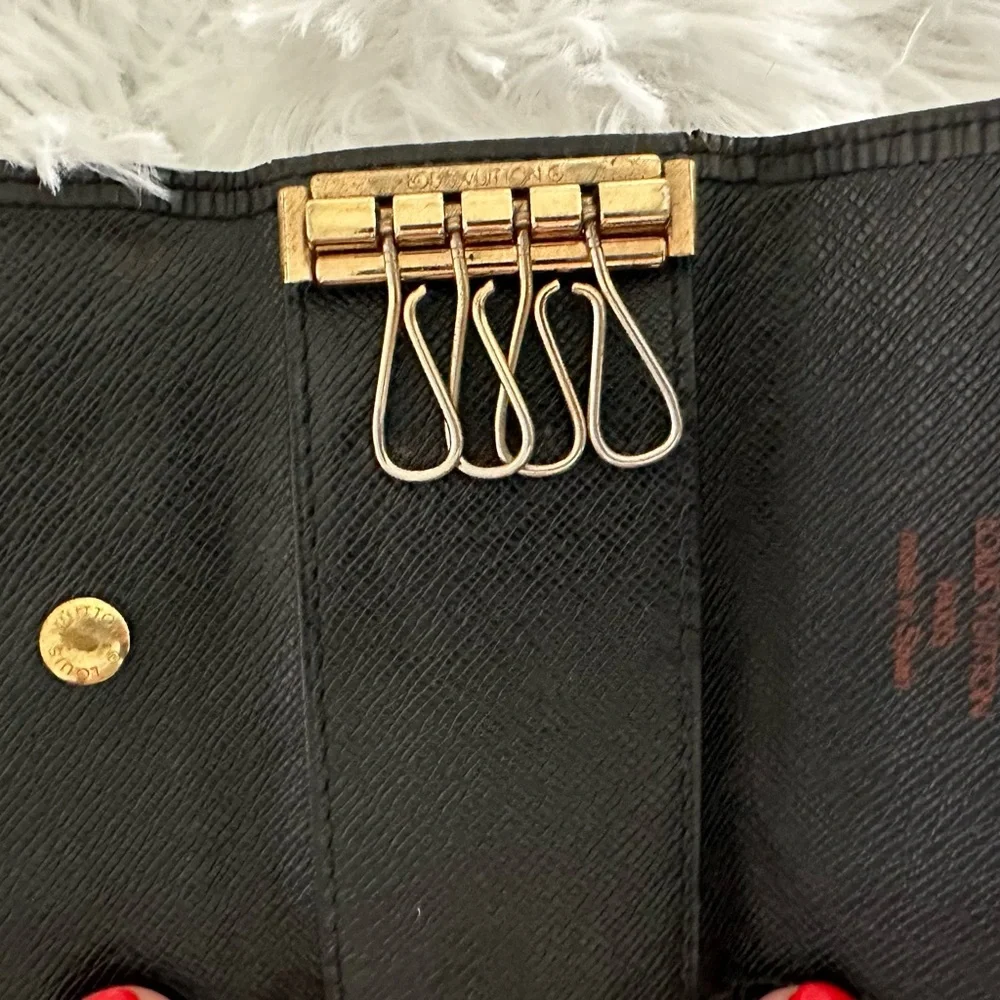 Authentic Louis Vuitton‎ Black Epi Leather 4 Key Case Holder - Picture 10 of 15